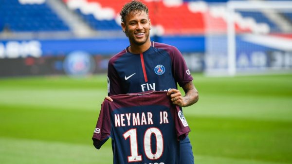 Neymar muốn quay lại Barcelona