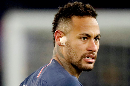 Neymar chính thức bị cấm thi đấu sau khi xúc phạm trọng tài