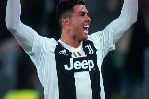 Ronaldo hứng chịu nhiều ý kiến trái chiều sau thất bại của Juventus