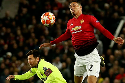 Trung vệ Smalling khẳng định không cố ý gây thương tích cho Messi