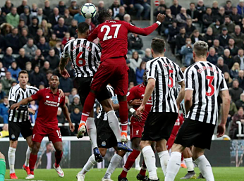 Liverpool trở lại nhóm đầu bảng sau chiến thắng sát nút trước Newcastle